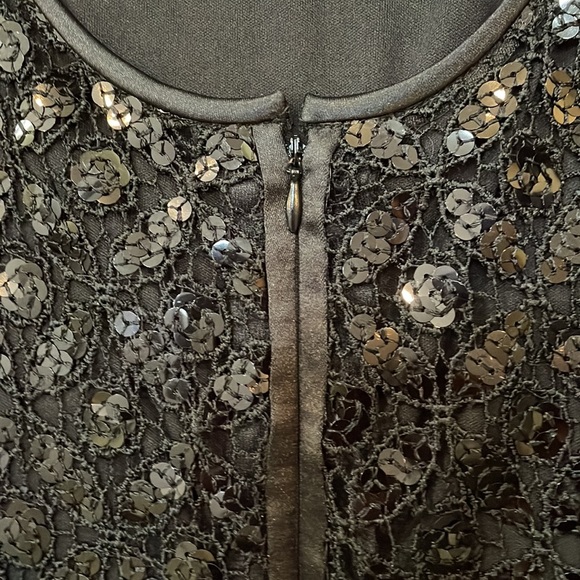 Maggie London Black Sequined Dress Sleeveless Fully Lined Scalloped Hem Low back - Picture 10 of 10